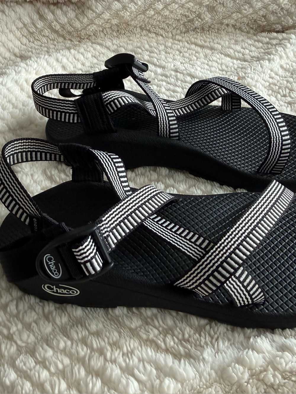 Chaco Cloud Women's Black & White Sandals